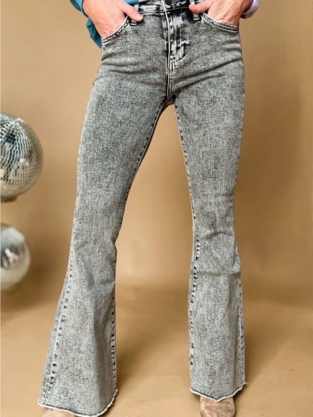 NWT Vervet Bella High Rise Grey Acid Wash Flare Jeans Size 27